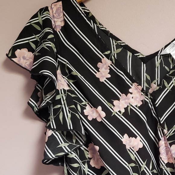 Streetwear Society Size Large Semi-Sheer Women's Floral Top - Gently Used - Picture 4 of 6